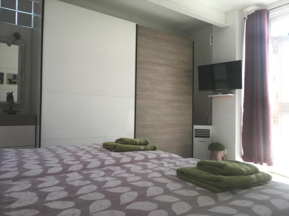 Studio Apartment With Private Terrace, Jacuzzi & Views มอสตา ภายนอก รูปภาพ