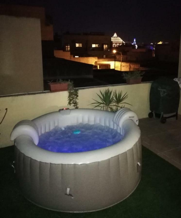 Studio Apartment With Private Terrace, Jacuzzi & Views มอสตา ภายนอก รูปภาพ